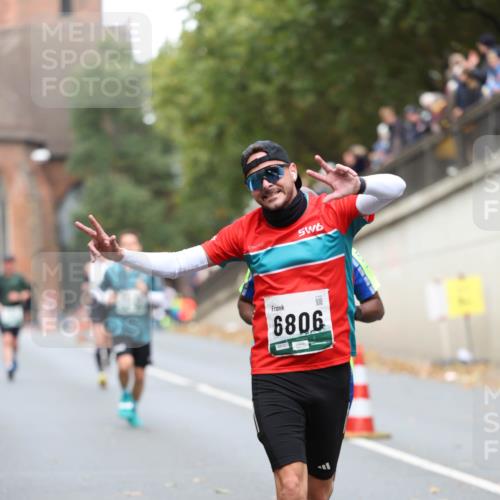 05.10.2025 - 20. swb-Marathon Bremen Michael Strokosch http://msf.ph/oto/9214844 05.10.2025 12:39:44 Laufen 6806, 04121 meine-sportfotos.de
