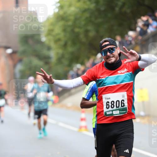 05.10.2025 - 20. swb-Marathon Bremen Michael Strokosch http://msf.ph/oto/9214845 05.10.2025 12:39:44 Laufen 6806, 04121 meine-sportfotos.de