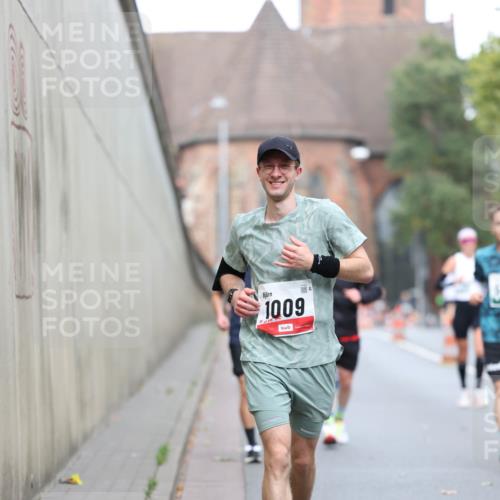 05.10.2025 - 20. swb-Marathon Bremen Michael Strokosch http://msf.ph/oto/9214848 05.10.2025 12:39:45 Laufen 1009 meine-sportfotos.de