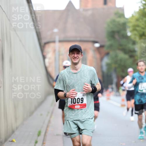 05.10.2025 - 20. swb-Marathon Bremen Michael Strokosch http://msf.ph/oto/9214849 05.10.2025 12:39:45 Laufen 1009 meine-sportfotos.de