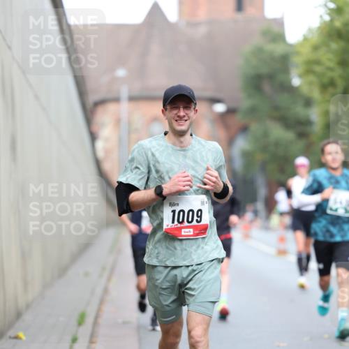 05.10.2025 - 20. swb-Marathon Bremen Michael Strokosch http://msf.ph/oto/9214850 05.10.2025 12:39:46 Laufen 1009 meine-sportfotos.de