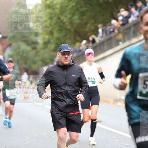 05.10.2025 - 20. swb-Marathon Bremen Michael Strokosch http://msf.ph/oto/9214854 05.10.2025 12:39:49 Laufen 654, 5 meine-sportfotos.de