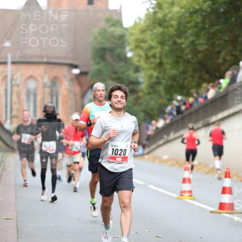 05.10.2025 - 20. swb-Marathon Bremen Michael Strokosch http://msf.ph/oto/9214868 05.10.2025 12:39:59 Laufen 1020 meine-sportfotos.de