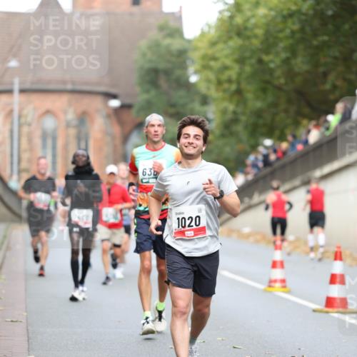 05.10.2025 - 20. swb-Marathon Bremen Michael Strokosch http://msf.ph/oto/9214869 05.10.2025 12:39:59 Laufen 63, 1020 meine-sportfotos.de