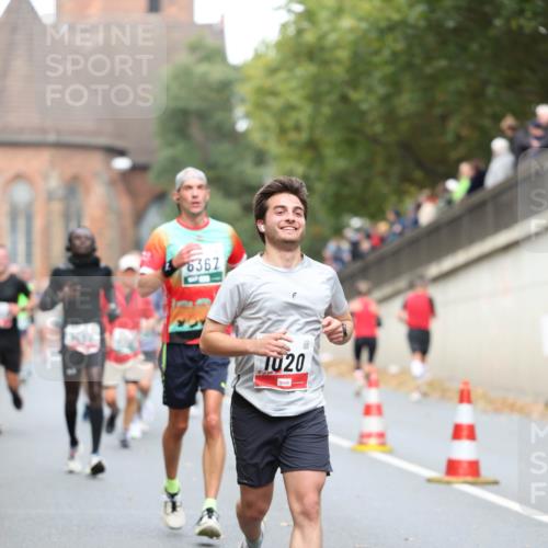 05.10.2025 - 20. swb-Marathon Bremen Michael Strokosch http://msf.ph/oto/9214870 05.10.2025 12:39:59 Laufen 6367, 1020 meine-sportfotos.de