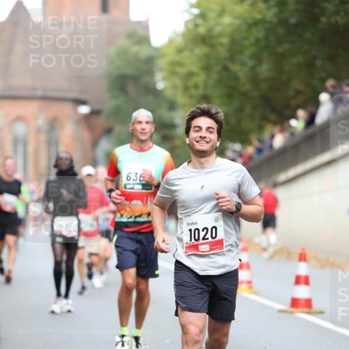 05.10.2025 - 20. swb-Marathon Bremen Michael Strokosch http://msf.ph/oto/9214871 05.10.2025 12:40:00 Laufen 636, 1020 meine-sportfotos.de