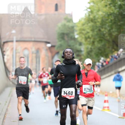 05.10.2025 - 20. swb-Marathon Bremen Michael Strokosch http://msf.ph/oto/9214877 05.10.2025 12:40:02 Laufen 3050, 8740, 1460 meine-sportfotos.de