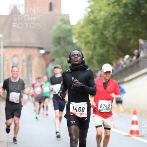 05.10.2025 - 20. swb-Marathon Bremen Michael Strokosch http://msf.ph/oto/9214879 05.10.2025 12:40:03 Laufen 1460, 8740 meine-sportfotos.de