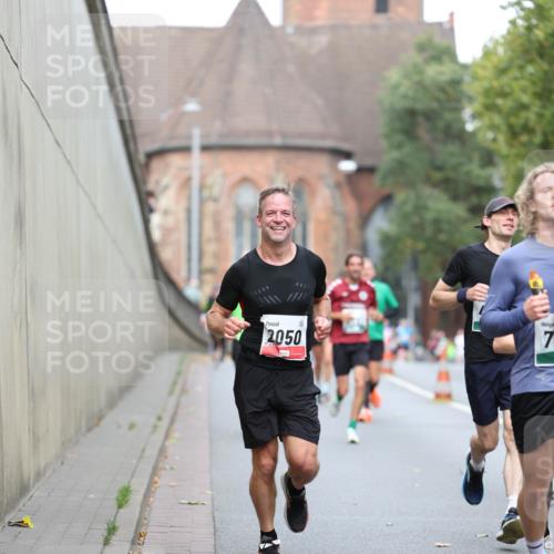 05.10.2025 - 20. swb-Marathon Bremen Michael Strokosch http://msf.ph/oto/9214881 05.10.2025 12:40:04 Laufen 2050, 7 meine-sportfotos.de