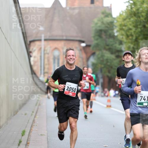 05.10.2025 - 20. swb-Marathon Bremen Michael Strokosch http://msf.ph/oto/9214882 05.10.2025 12:40:04 Laufen 2050, 741 meine-sportfotos.de