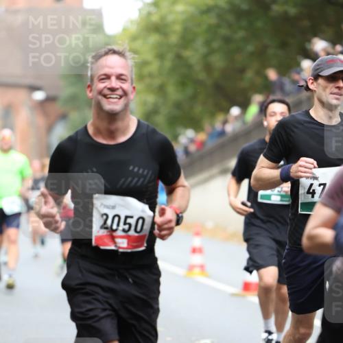 05.10.2025 - 20. swb-Marathon Bremen Michael Strokosch http://msf.ph/oto/9214886 05.10.2025 12:40:06 Laufen 2050, 47 meine-sportfotos.de