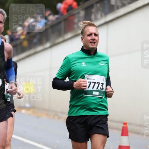 05.10.2025 - 20. swb-Marathon Bremen Michael Strokosch http://msf.ph/oto/9214895 05.10.2025 12:40:12 Laufen 7773 meine-sportfotos.de