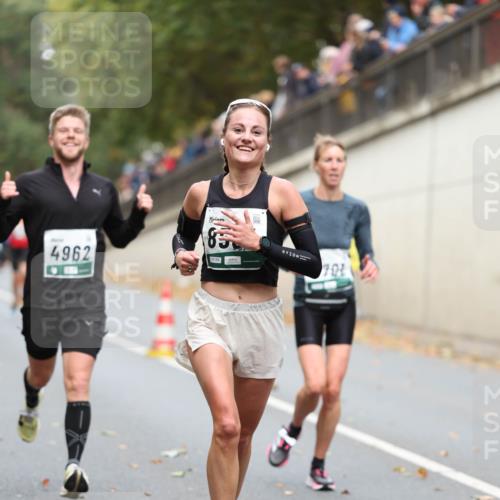 05.10.2025 - 20. swb-Marathon Bremen Michael Strokosch http://msf.ph/oto/9214900 05.10.2025 12:40:15 Laufen 4962, 85, 703 meine-sportfotos.de