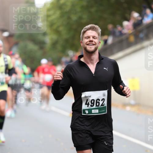 05.10.2025 - 20. swb-Marathon Bremen Michael Strokosch http://msf.ph/oto/9214903 05.10.2025 12:40:16 Laufen 4962 meine-sportfotos.de