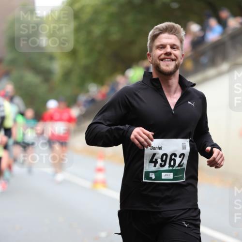 05.10.2025 - 20. swb-Marathon Bremen Michael Strokosch http://msf.ph/oto/9214904 05.10.2025 12:40:17 Laufen 4962 meine-sportfotos.de