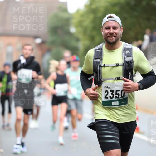 05.10.2025 - 20. swb-Marathon Bremen Michael Strokosch http://msf.ph/oto/9214908 05.10.2025 12:40:18 Laufen 2350 meine-sportfotos.de