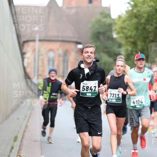 05.10.2025 - 20. swb-Marathon Bremen Michael Strokosch http://msf.ph/oto/9214909 05.10.2025 12:40:19 Laufen 5847, 7713, 4104 meine-sportfotos.de