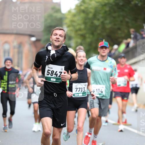 05.10.2025 - 20. swb-Marathon Bremen Michael Strokosch http://msf.ph/oto/9214911 05.10.2025 12:40:19 Laufen 5847, 7713, 104, 7 meine-sportfotos.de