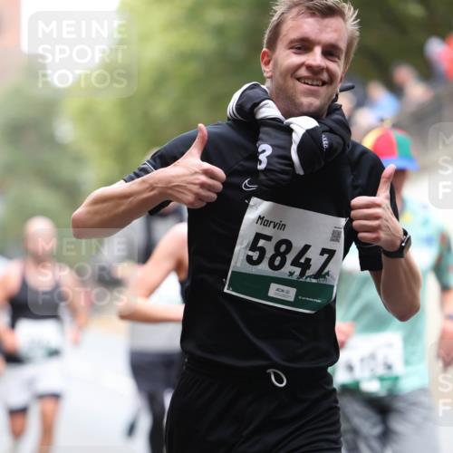 05.10.2025 - 20. swb-Marathon Bremen Michael Strokosch http://msf.ph/oto/9214914 05.10.2025 12:40:21 Laufen 5847 meine-sportfotos.de