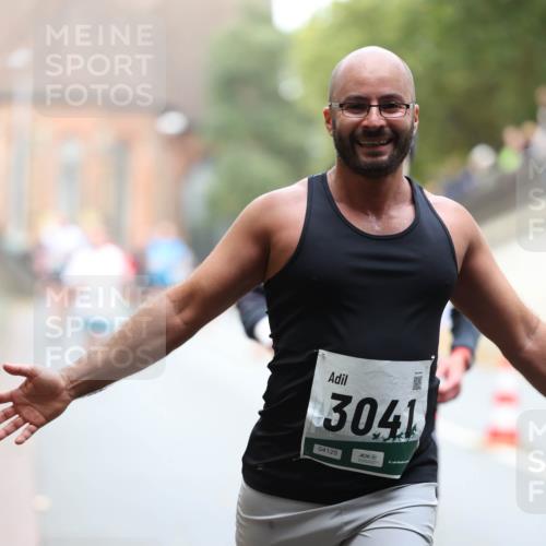 05.10.2025 - 20. swb-Marathon Bremen Michael Strokosch http://msf.ph/oto/9214921 05.10.2025 12:40:23 Laufen 3041, 04125 meine-sportfotos.de