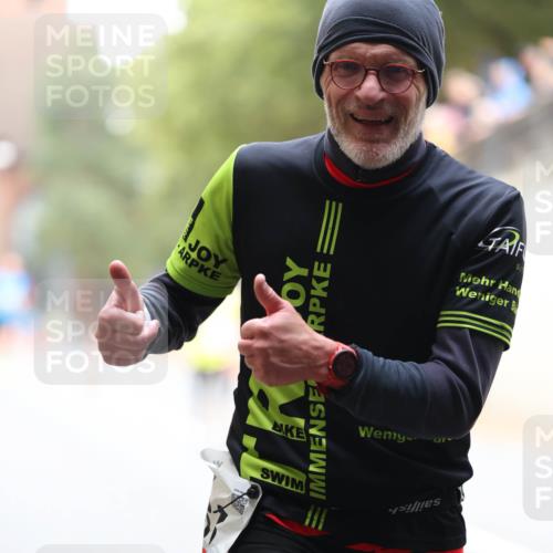05.10.2025 - 20. swb-Marathon Bremen Michael Strokosch http://msf.ph/oto/9214923 05.10.2025 12:40:24 Laufen  meine-sportfotos.de