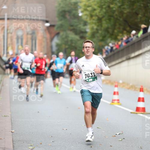 05.10.2025 - 20. swb-Marathon Bremen Michael Strokosch http://msf.ph/oto/9214925 05.10.2025 12:40:27 Laufen 7031 meine-sportfotos.de