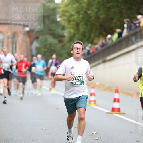 05.10.2025 - 20. swb-Marathon Bremen Michael Strokosch http://msf.ph/oto/9214926 05.10.2025 12:40:28 Laufen 7031 meine-sportfotos.de