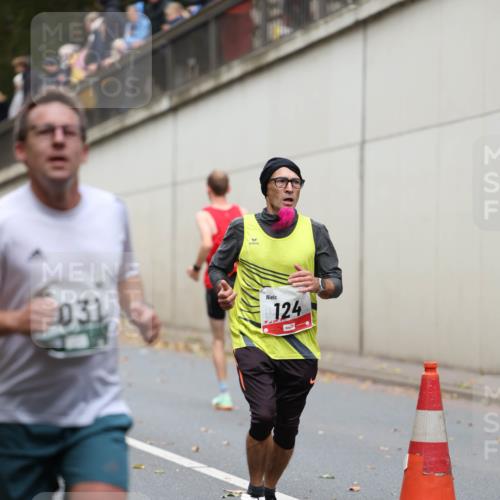 05.10.2025 - 20. swb-Marathon Bremen Michael Strokosch http://msf.ph/oto/9214930 05.10.2025 12:40:29 Laufen 031, 124 meine-sportfotos.de