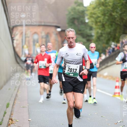 05.10.2025 - 20. swb-Marathon Bremen Michael Strokosch http://msf.ph/oto/9214932 05.10.2025 12:40:32 Laufen 7012 meine-sportfotos.de