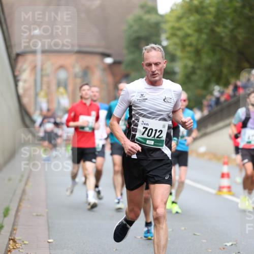05.10.2025 - 20. swb-Marathon Bremen Michael Strokosch http://msf.ph/oto/9214933 05.10.2025 12:40:32 Laufen 7012 meine-sportfotos.de