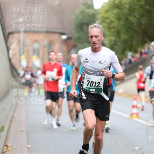 05.10.2025 - 20. swb-Marathon Bremen Michael Strokosch http://msf.ph/oto/9214934 05.10.2025 12:40:32 Laufen 7012 meine-sportfotos.de