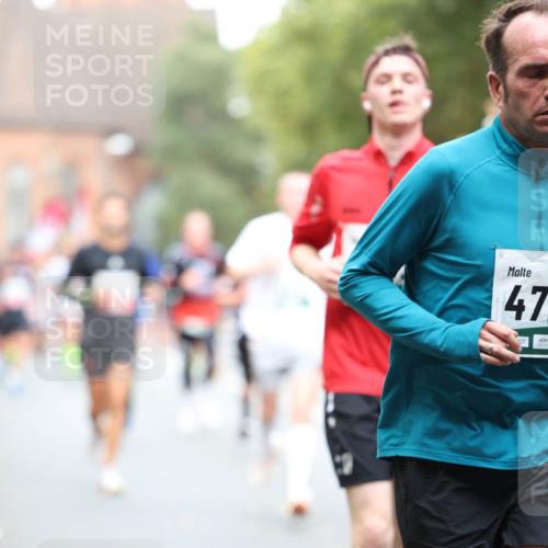 05.10.2025 - 20. swb-Marathon Bremen Michael Strokosch http://msf.ph/oto/9214943 05.10.2025 12:40:36 Laufen 47 meine-sportfotos.de