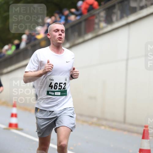 05.10.2025 - 20. swb-Marathon Bremen Michael Strokosch http://msf.ph/oto/9214944 05.10.2025 12:40:38 Laufen 11, 4652 meine-sportfotos.de