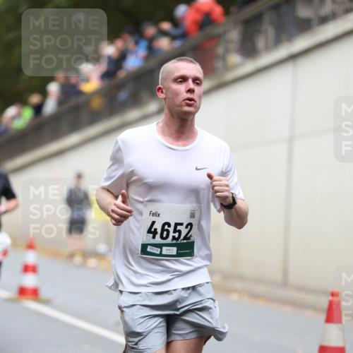05.10.2025 - 20. swb-Marathon Bremen Michael Strokosch http://msf.ph/oto/9214945 05.10.2025 12:40:38 Laufen 4652, 06014 meine-sportfotos.de