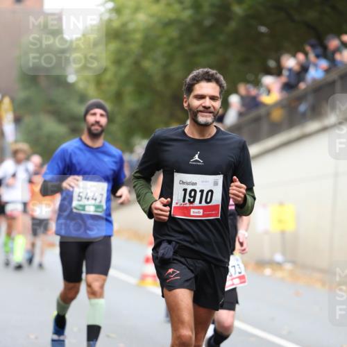 05.10.2025 - 20. swb-Marathon Bremen Michael Strokosch http://msf.ph/oto/9214946 05.10.2025 12:40:39 Laufen 5447, 01171, 1910, 73 meine-sportfotos.de
