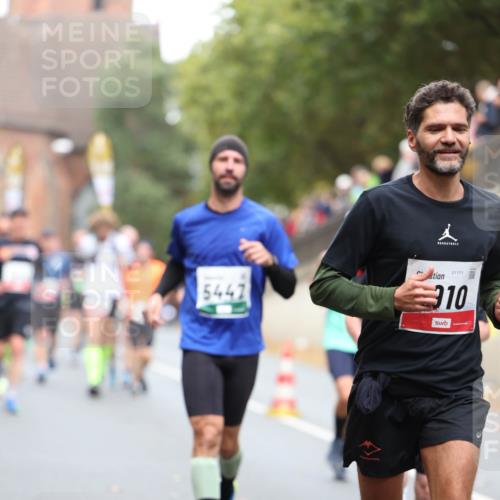 05.10.2025 - 20. swb-Marathon Bremen Michael Strokosch http://msf.ph/oto/9214947 05.10.2025 12:40:39 Laufen 5447, 01171, 10 meine-sportfotos.de