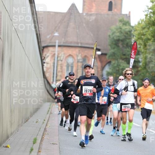 05.10.2025 - 20. swb-Marathon Bremen Michael Strokosch http://msf.ph/oto/9214949 05.10.2025 12:40:41 Laufen 96, 1976, 8, 56, 1943 meine-sportfotos.de