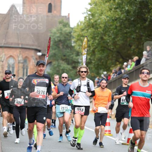 05.10.2025 - 20. swb-Marathon Bremen Michael Strokosch http://msf.ph/oto/9214951 05.10.2025 12:40:42 Laufen 89, 496, 1976, 7975, 1943, 66 meine-sportfotos.de