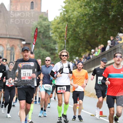 05.10.2025 - 20. swb-Marathon Bremen Michael Strokosch http://msf.ph/oto/9214952 05.10.2025 12:40:43 Laufen 496, 1976, 7975, 1943, 66 meine-sportfotos.de