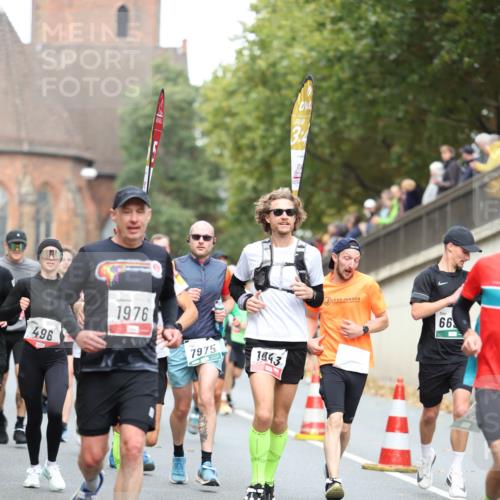 05.10.2025 - 20. swb-Marathon Bremen Michael Strokosch http://msf.ph/oto/9214953 05.10.2025 12:40:43 Laufen 496, 1976, 7975, 1943, 3, 4, 66 meine-sportfotos.de