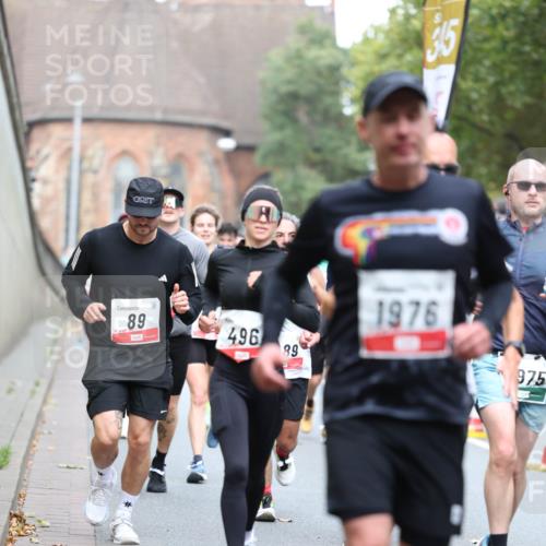 05.10.2025 - 20. swb-Marathon Bremen Michael Strokosch http://msf.ph/oto/9214956 05.10.2025 12:40:45 Laufen 89, 496, 89, 35, 1976, 975 meine-sportfotos.de