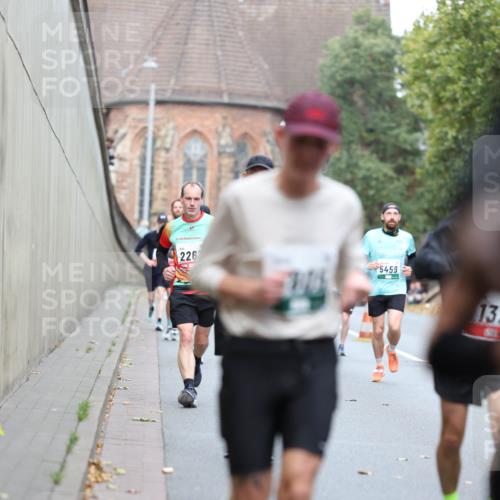 05.10.2025 - 20. swb-Marathon Bremen Michael Strokosch http://msf.ph/oto/9214965 05.10.2025 12:40:49 Laufen 226, 711, 5459, 13 meine-sportfotos.de