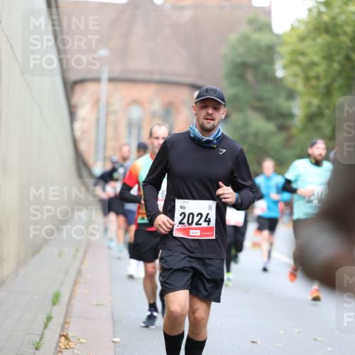 05.10.2025 - 20. swb-Marathon Bremen Michael Strokosch http://msf.ph/oto/9214967 05.10.2025 12:40:51 Laufen 2024 meine-sportfotos.de