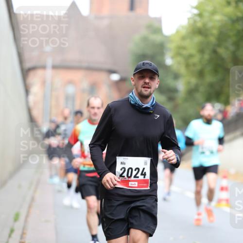 05.10.2025 - 20. swb-Marathon Bremen Michael Strokosch http://msf.ph/oto/9214969 05.10.2025 12:40:51 Laufen 00506, 2024 meine-sportfotos.de