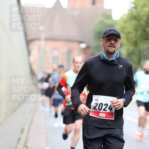 05.10.2025 - 20. swb-Marathon Bremen Michael Strokosch http://msf.ph/oto/9214970 05.10.2025 12:40:51 Laufen 00506, 2024 meine-sportfotos.de