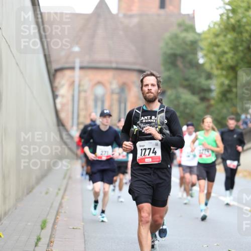 05.10.2025 - 20. swb-Marathon Bremen Michael Strokosch http://msf.ph/oto/9214979 05.10.2025 12:40:57 Laufen 1774 meine-sportfotos.de