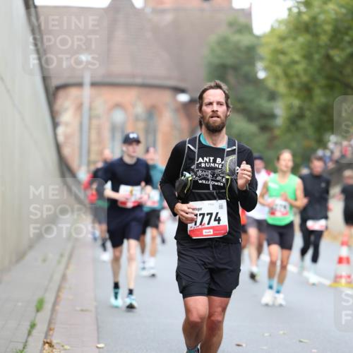 05.10.2025 - 20. swb-Marathon Bremen Michael Strokosch http://msf.ph/oto/9214981 05.10.2025 12:40:57 Laufen 1774 meine-sportfotos.de