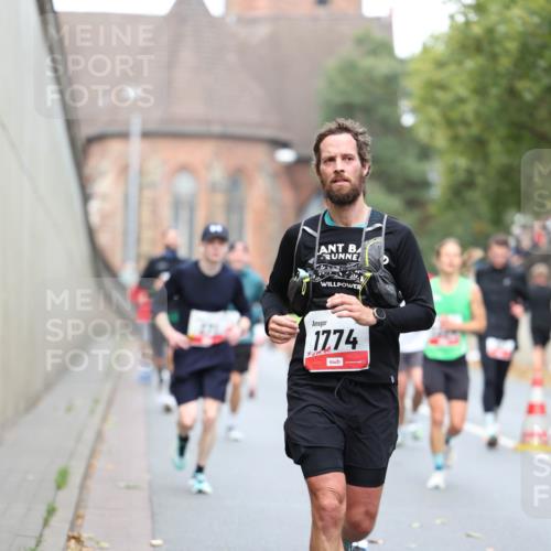 05.10.2025 - 20. swb-Marathon Bremen Michael Strokosch http://msf.ph/oto/9214982 05.10.2025 12:40:58 Laufen 1774 meine-sportfotos.de
