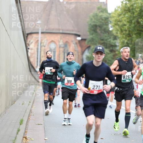 05.10.2025 - 20. swb-Marathon Bremen Michael Strokosch http://msf.ph/oto/9214985 05.10.2025 12:41:00 Laufen 457, 169, 271, 8297 meine-sportfotos.de