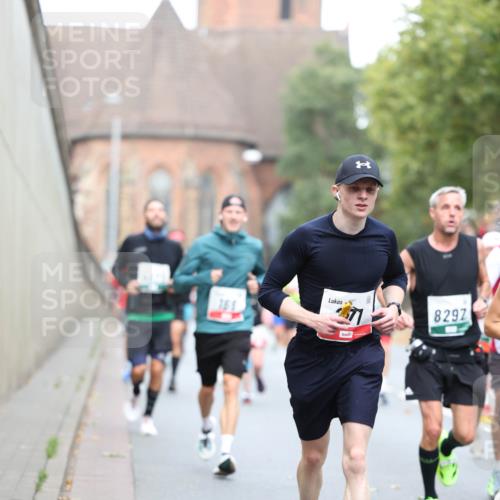 05.10.2025 - 20. swb-Marathon Bremen Michael Strokosch http://msf.ph/oto/9214987 05.10.2025 12:41:01 Laufen 169, 8292 meine-sportfotos.de